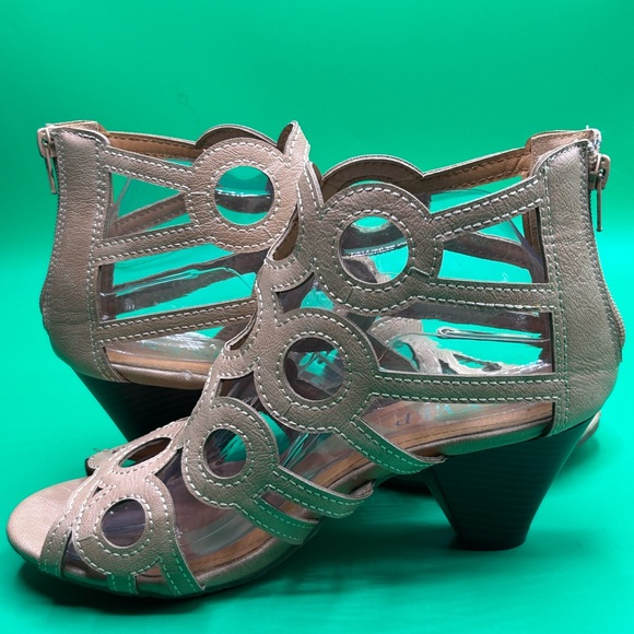 N.Y. VIP Tan Heel Open Toe Sandals Size 8 NWOT - Picture 12 of 14